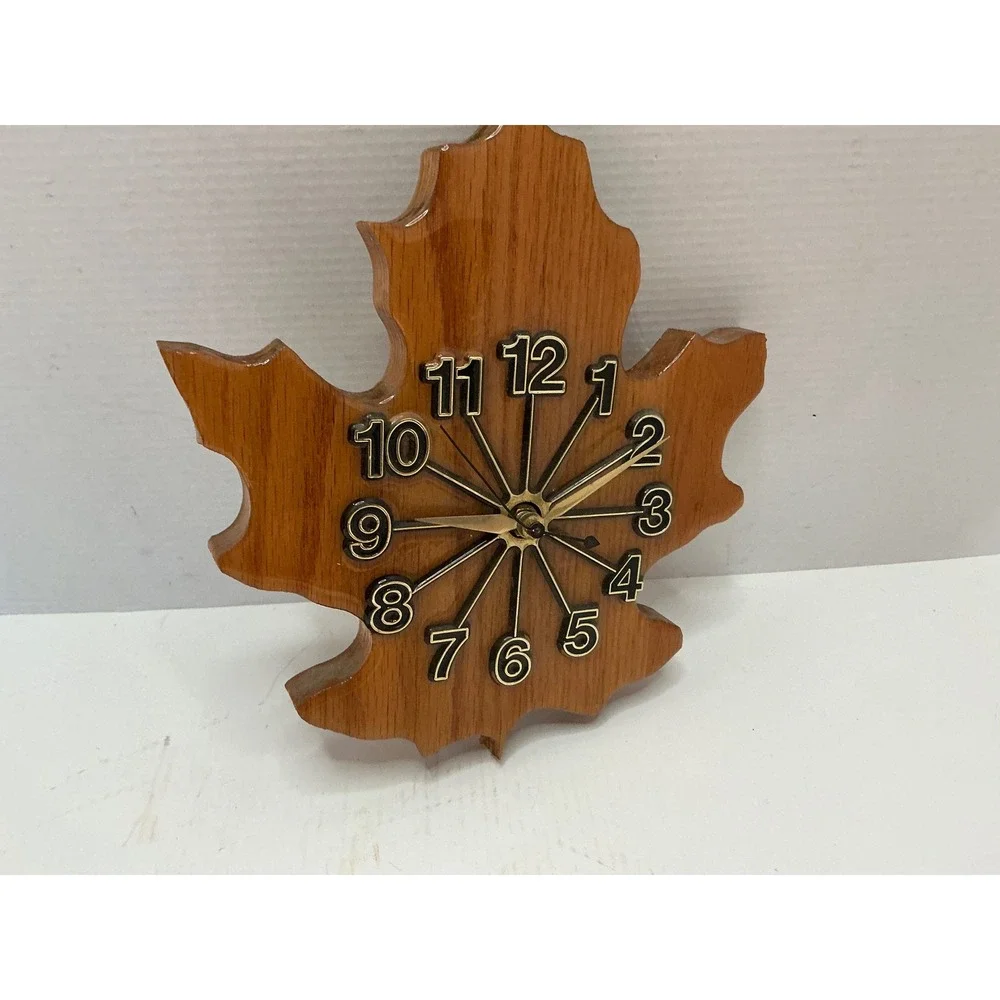 Vintage 1989 Maple Leaf Wall Clock Wood Gloss Cabin Decor 11in Rustic Works
